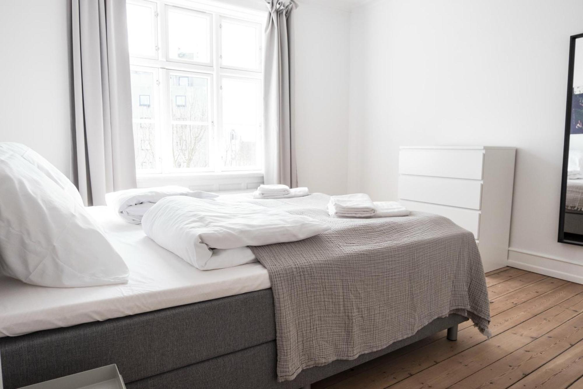 Beautiful 2-bed With Large Balcony Apartment